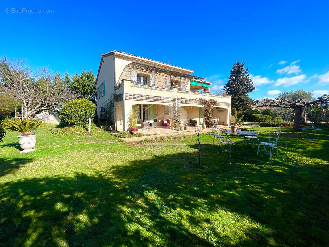 Maison à PERNES-LES-FONTAINES