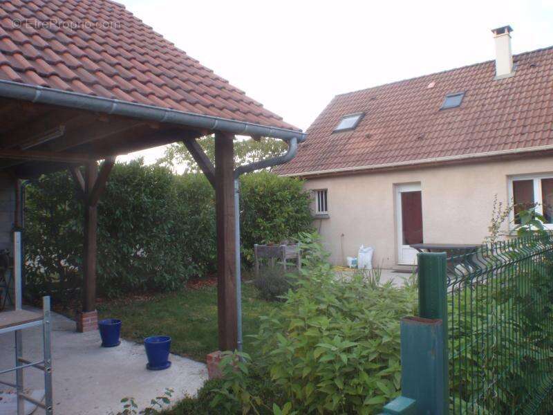 Maison à SAINT-JEAN-DE-BRAYE