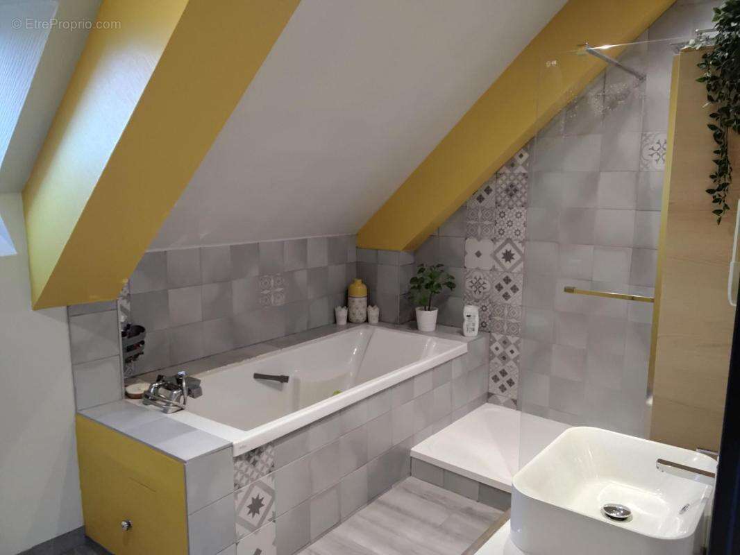 Maison entièrement rénover 185m2 terrain 1770 en campagne proche bourg - photo 9