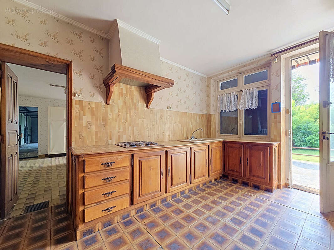 Maison Luzarches 8 pièce(s) 226.02 m2 - photo 4