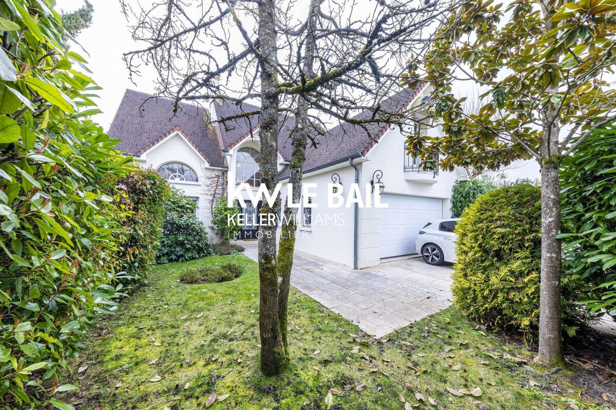 Maison 218 m² à Saint-Remy-Les-Chevreuse  - photo 4