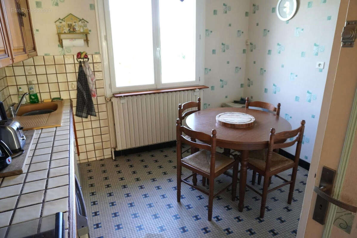 Maison de village à Mauprevoir, Jardins, Garage, Dépendances, Proche des Commerces, 3 Chambres, 2 Salles de Bains - photo 10