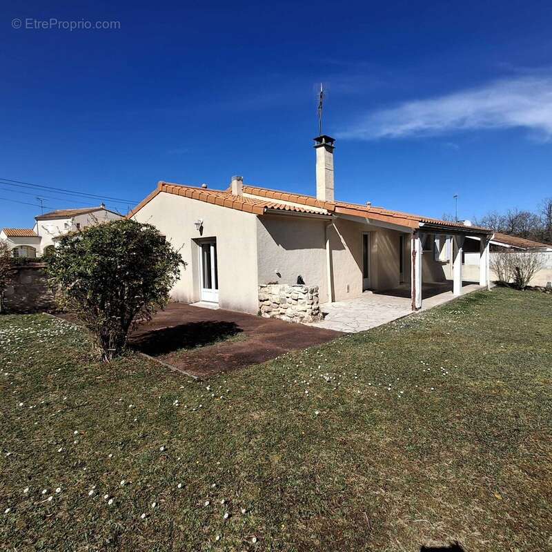 Maison à PUYMOYEN