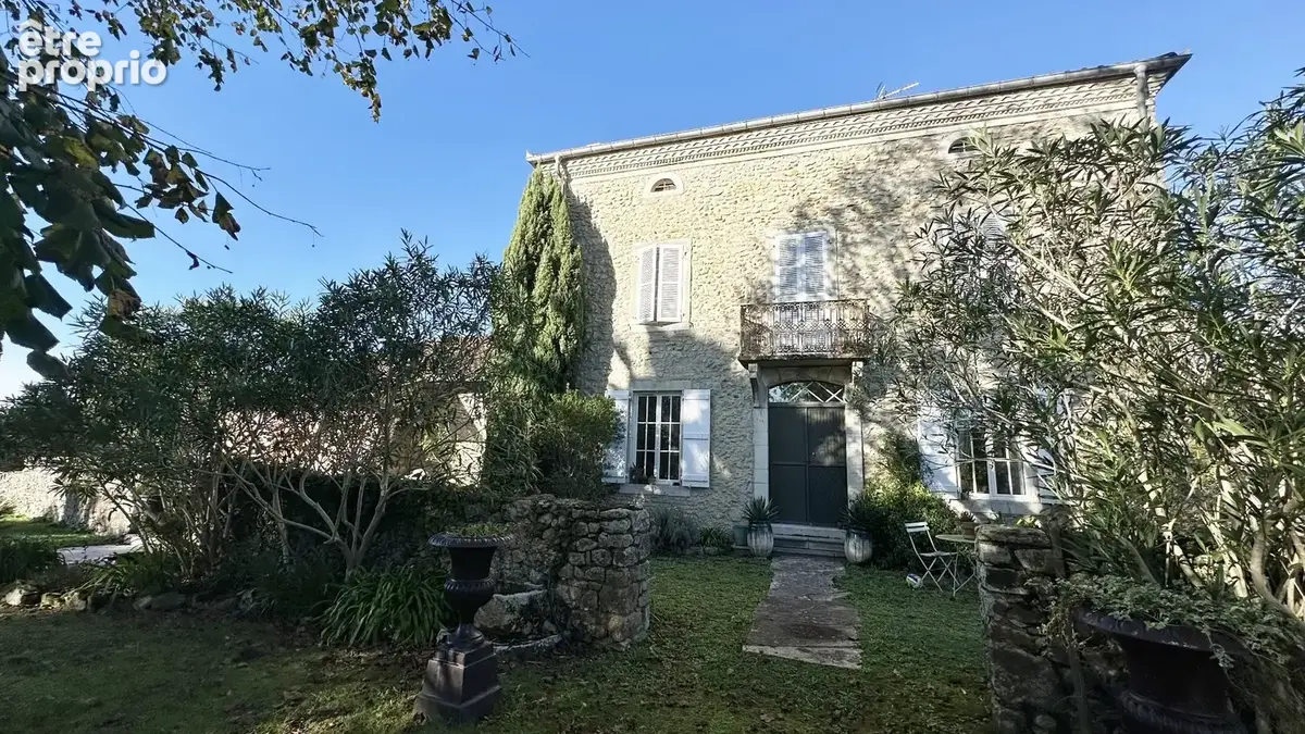 Maison de maitre de type t8 de 375 m2 dont une maison d'invite + 3 dependances - photo 5