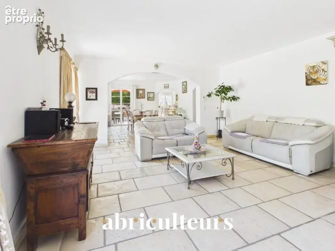 Élégante villa familiale de 250 m² en vente sur Montauroux (83440) - photo 7