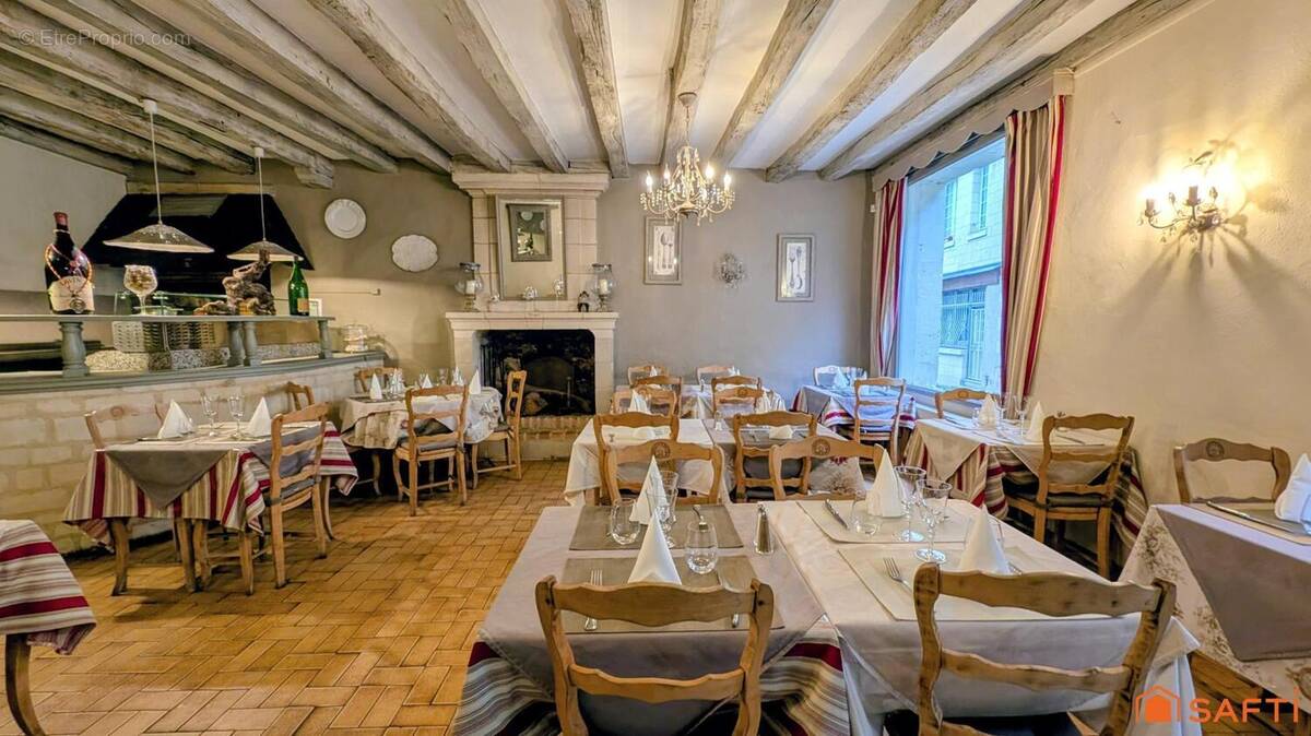 Photo 1 - Commerce à CHINON