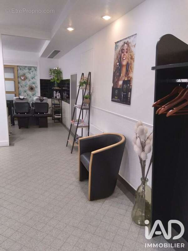 Commerce 60 m² à Corlay  - photo 2