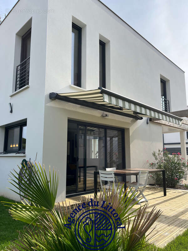 Maison à VAUX-SUR-MER