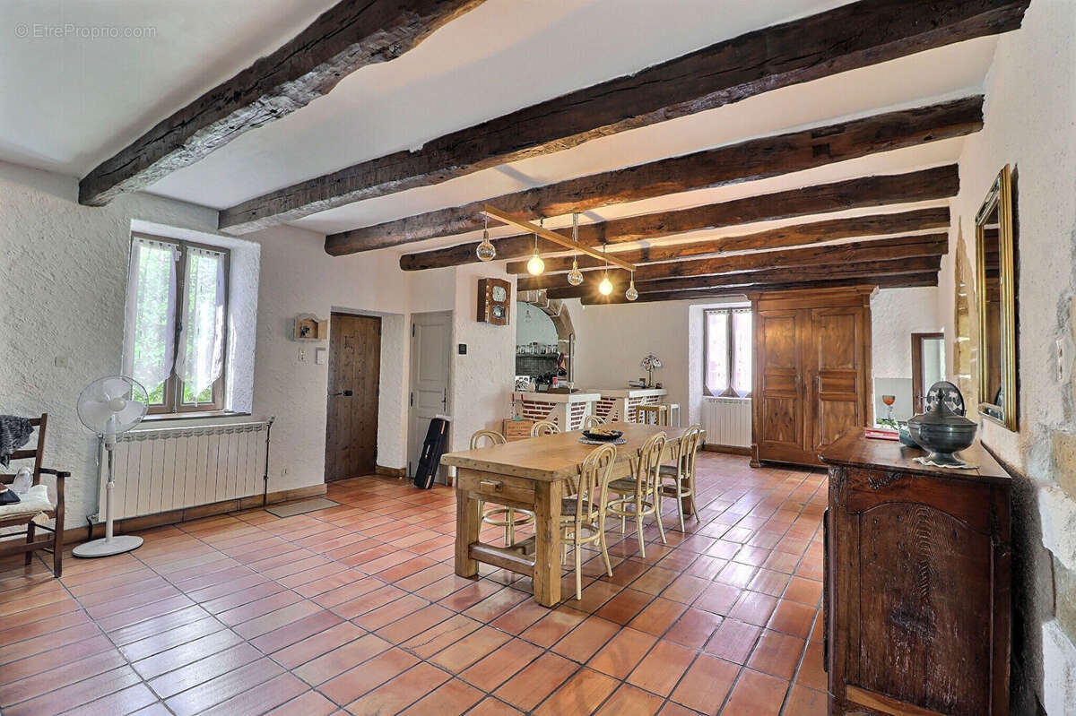 Jolie maison de village en pierre - photo 5