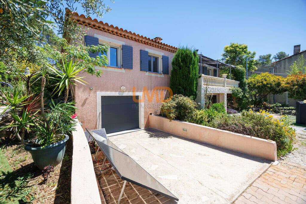 Les Caillols/ La commanderie- Maison- 5P-120 M2 + Studio indépen - photo 19