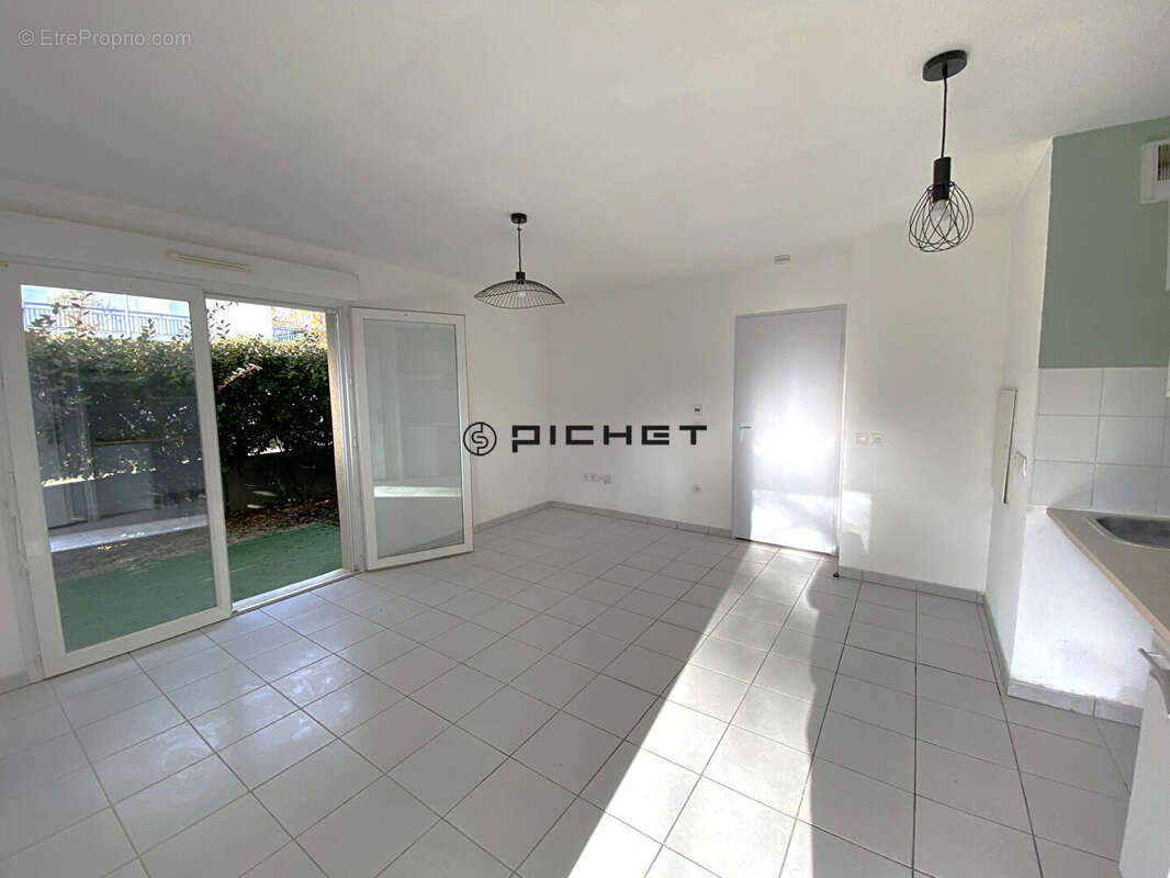 Appartement à MONTUSSAN