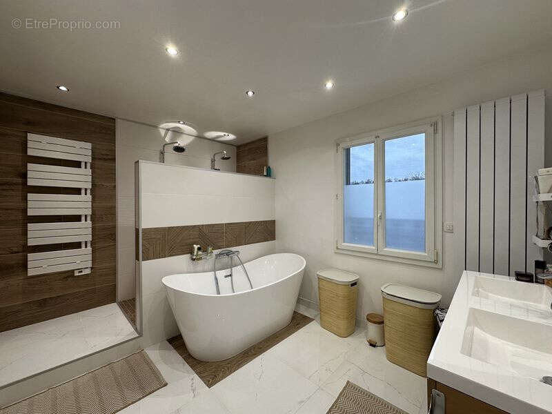 Maison à FRESNOY-LA-RIVIERE