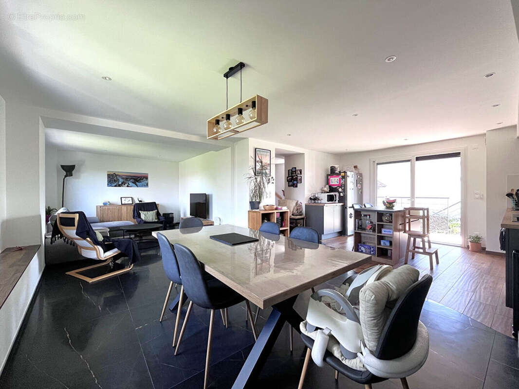 Appartement à MOUXY