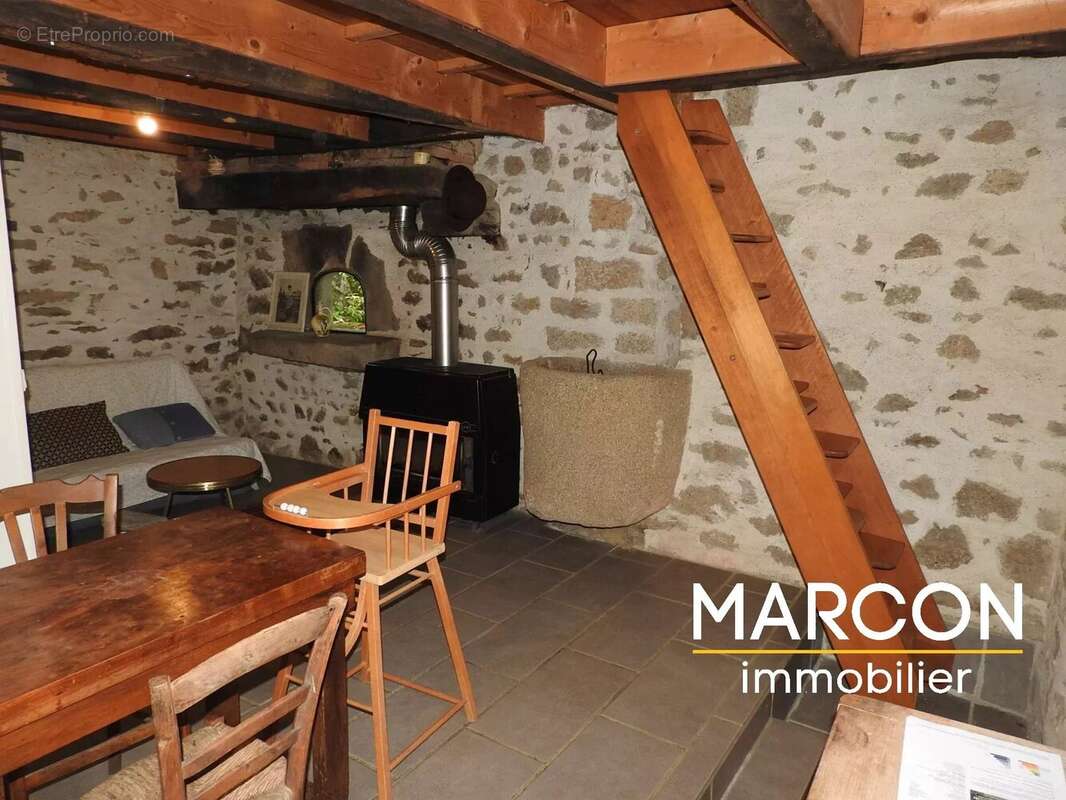 Maison à SAINT-PIERRE-BELLEVUE