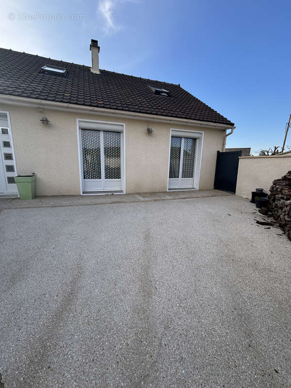 Maison à JOUY-LE-CHATEL