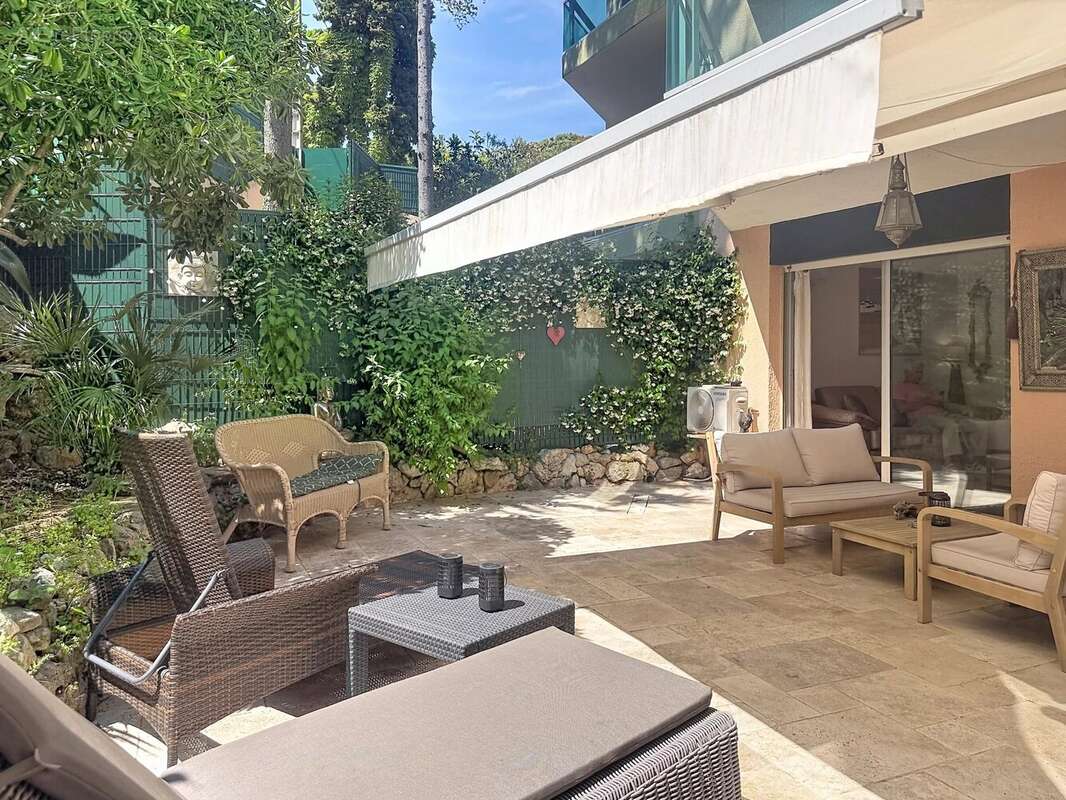 Cannes residence avec piscine : 2 pieces  en rez-de-jardin - photo 2