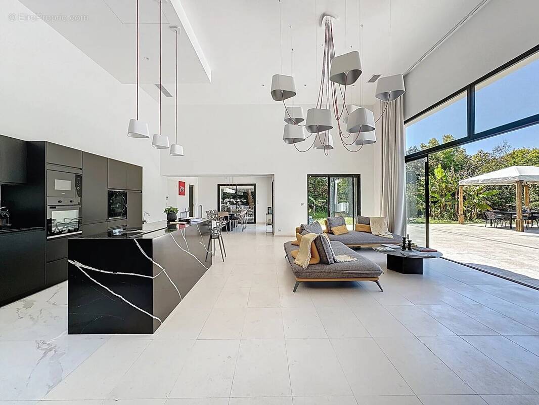 Maison à ROQUEFORT-LES-PINS