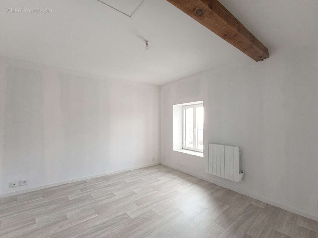 Autre à SAINT-PIERRE-DU-CHAMP