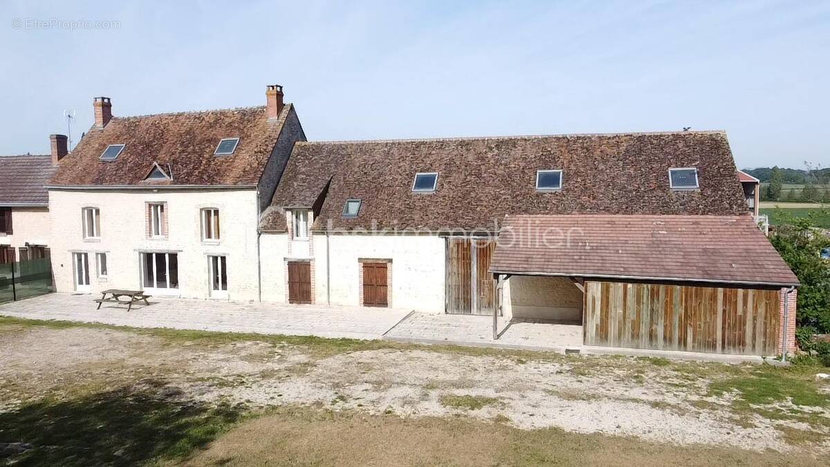 Maison à FREVILLE-DU-GATINAIS