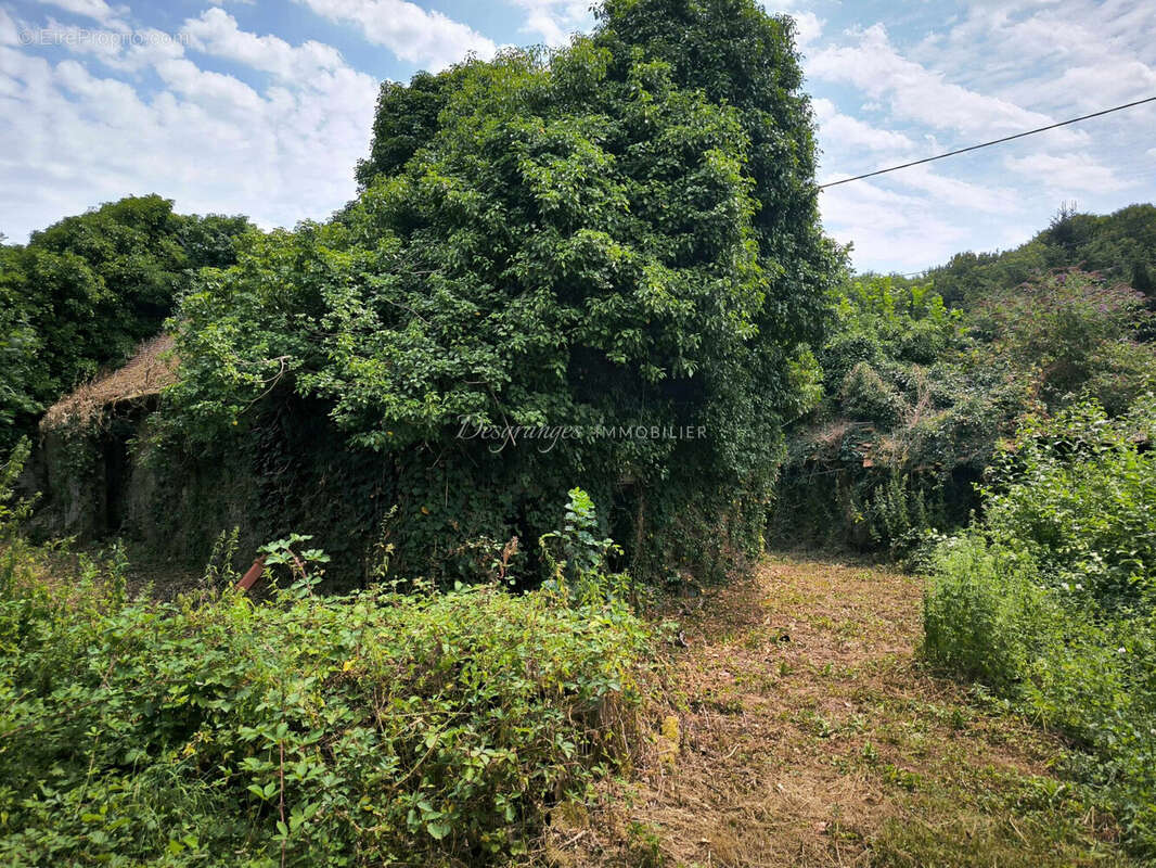 Terrain à BEYSSENAC