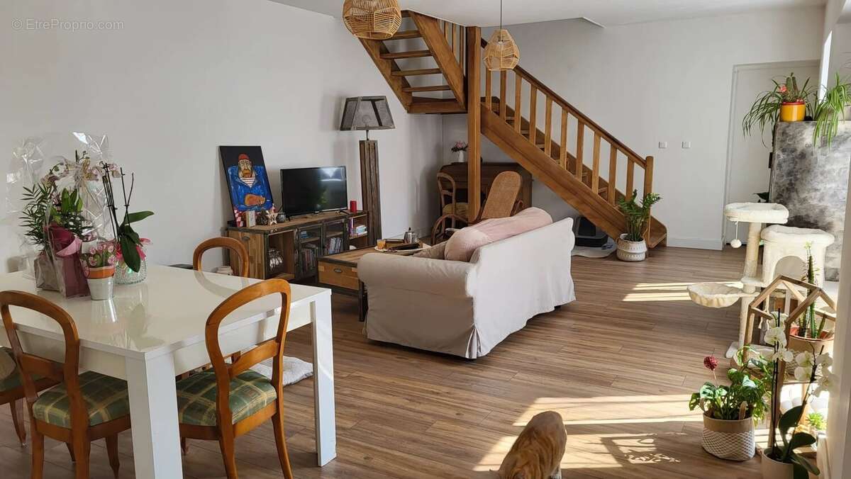 Appartement à PONT-DE-VEYLE