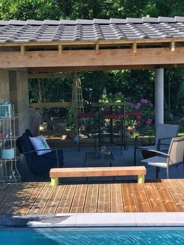 Maison à AMBARES-ET-LAGRAVE