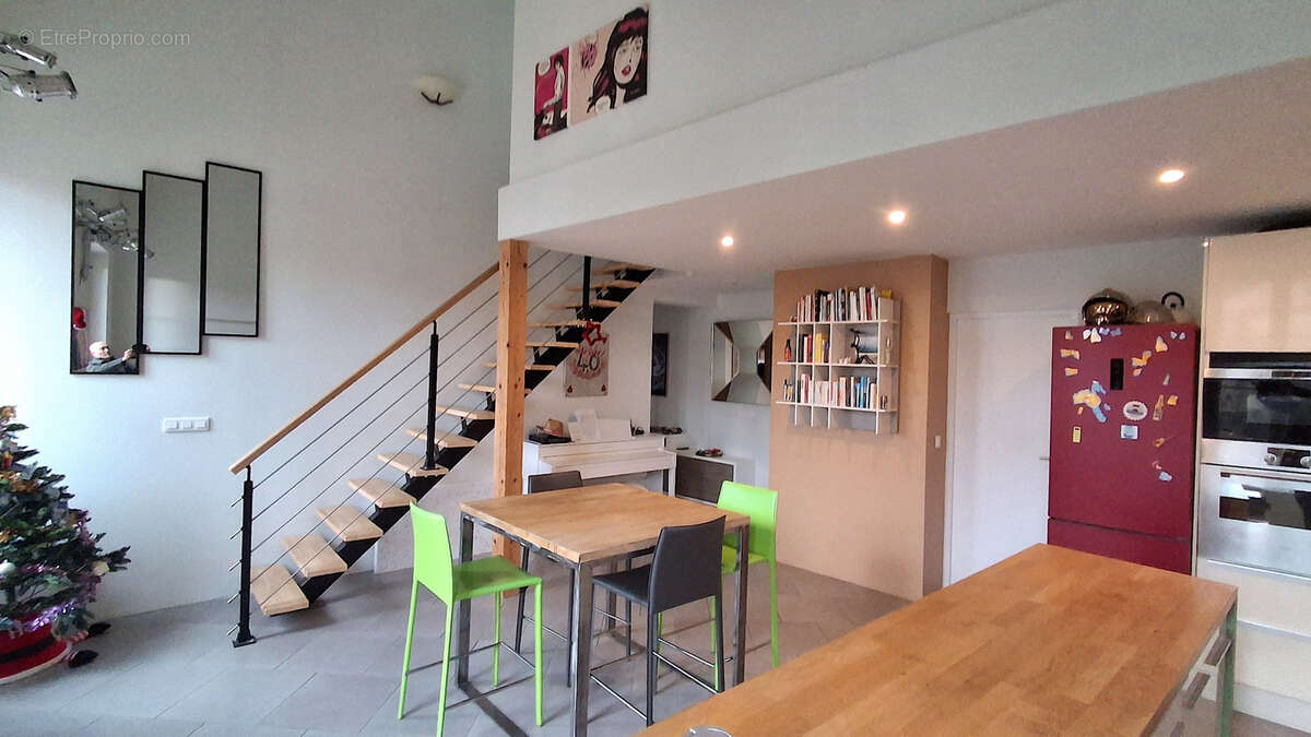 Appartement à ROQUEVAIRE