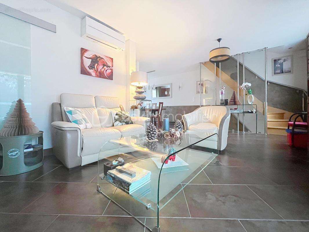 Maison à VIGNEUX-SUR-SEINE