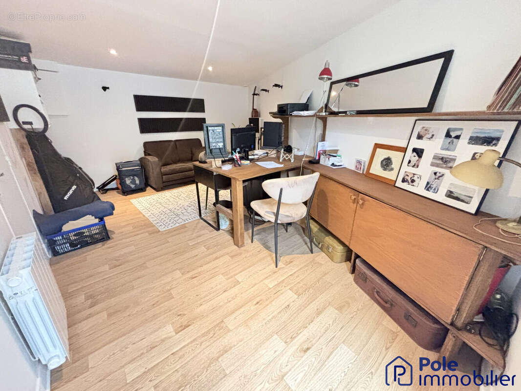 CAEN MAISON 5PP- BUREAU/ CHAMBRE ACCES TERRASSE  - Maison à CAEN