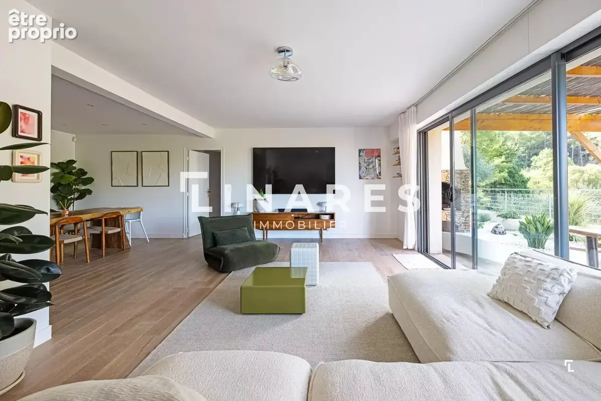 LA SUBLIME - Villa T6 de 232m² dont une dépendance aménagée de 50m² - Piscine - Terrain de 6700m² - 13400 AUBAGNE - photo 8