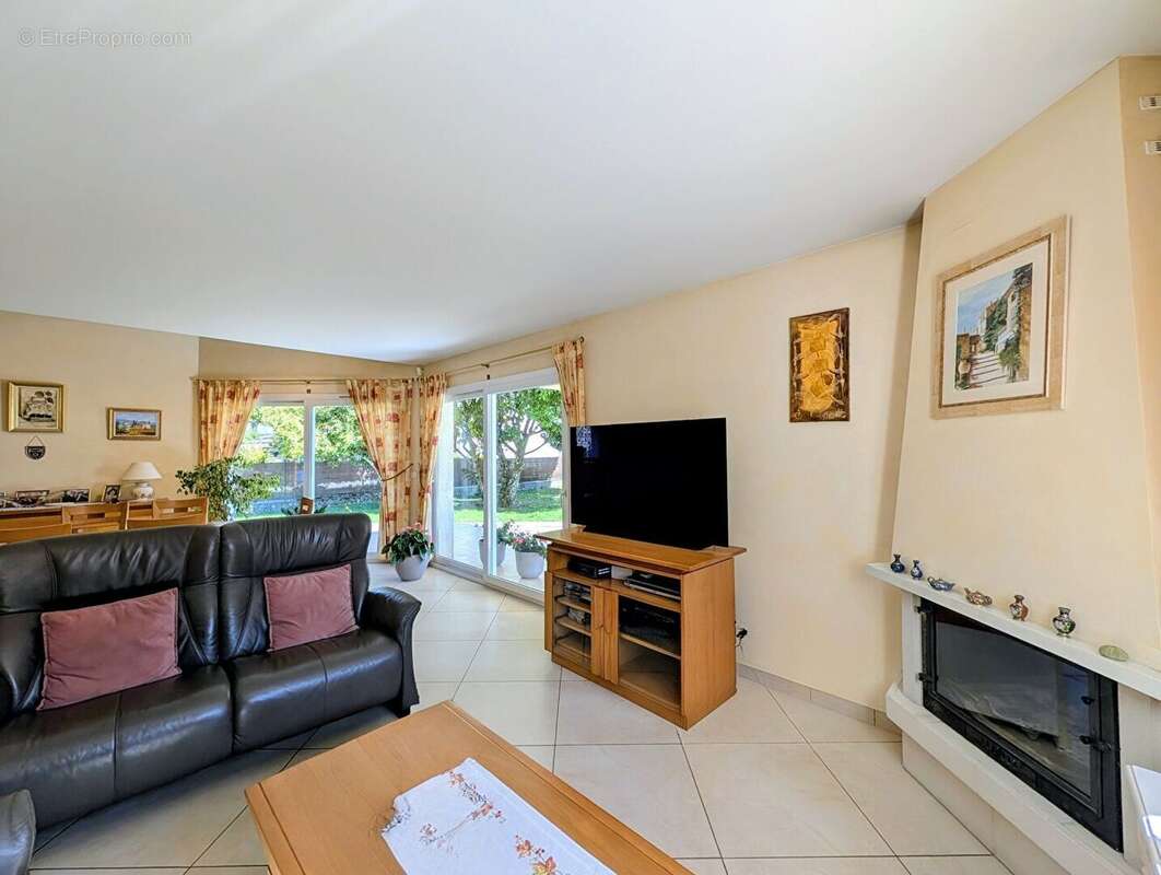 Maison à BRISON-SAINT-INNOCENT