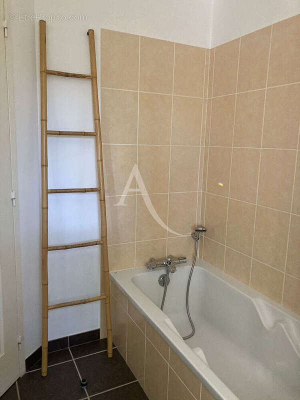 Maison à SAINT-CLEMENT-DE-LA-PLACE