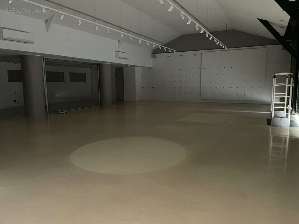 Commerce à GUIPAVAS