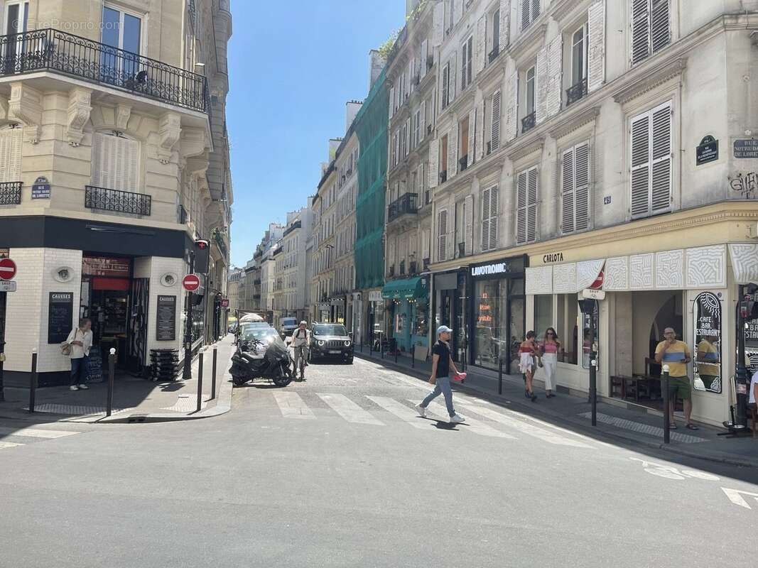 Autre à PARIS-9E