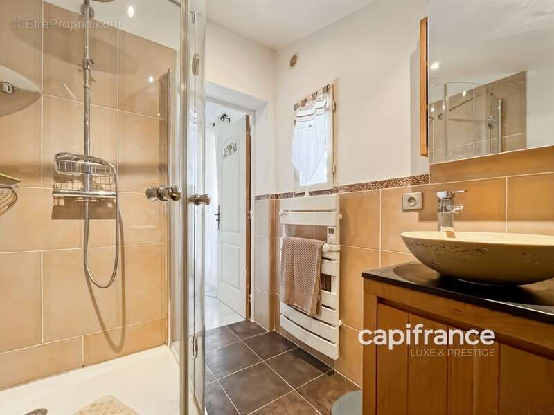 Maison à BAGNOLS-EN-FORET