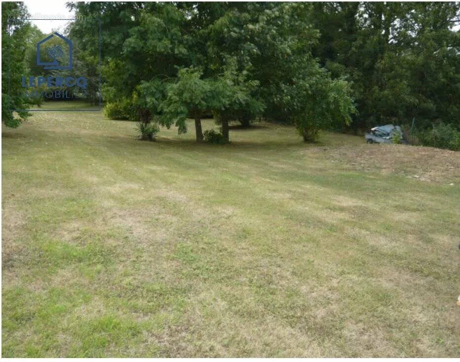 Terrain à VILLERS-COTTERETS