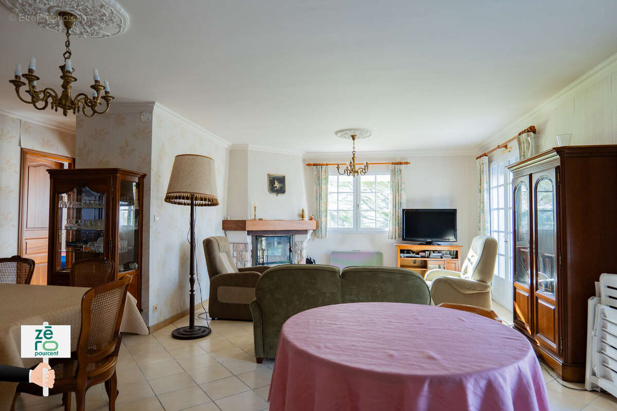 Maison à COMMEQUIERS