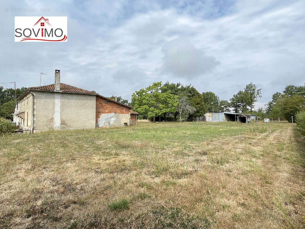 Dans un hameau, ancienne maison de campagne, à rafraichir, terrain clos - photo 24