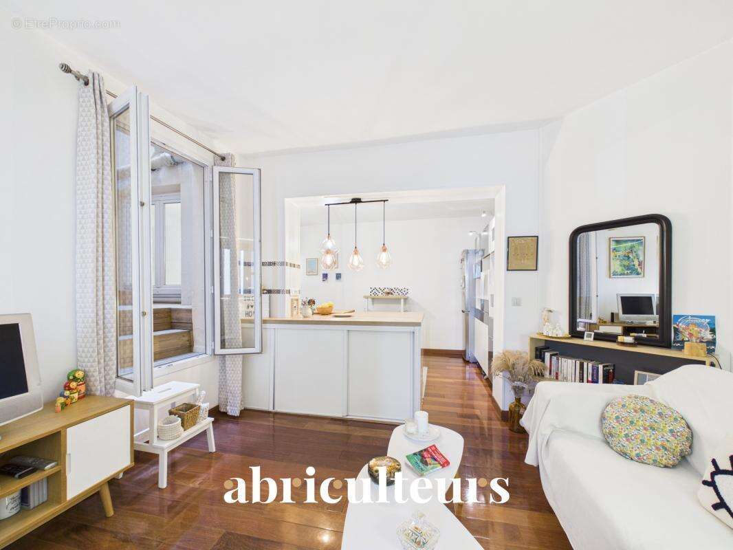Appartement avec terrasse de 7m² en vente à  Paris 11e, Rue de la Fontaine au Roi (75011) - photo 7