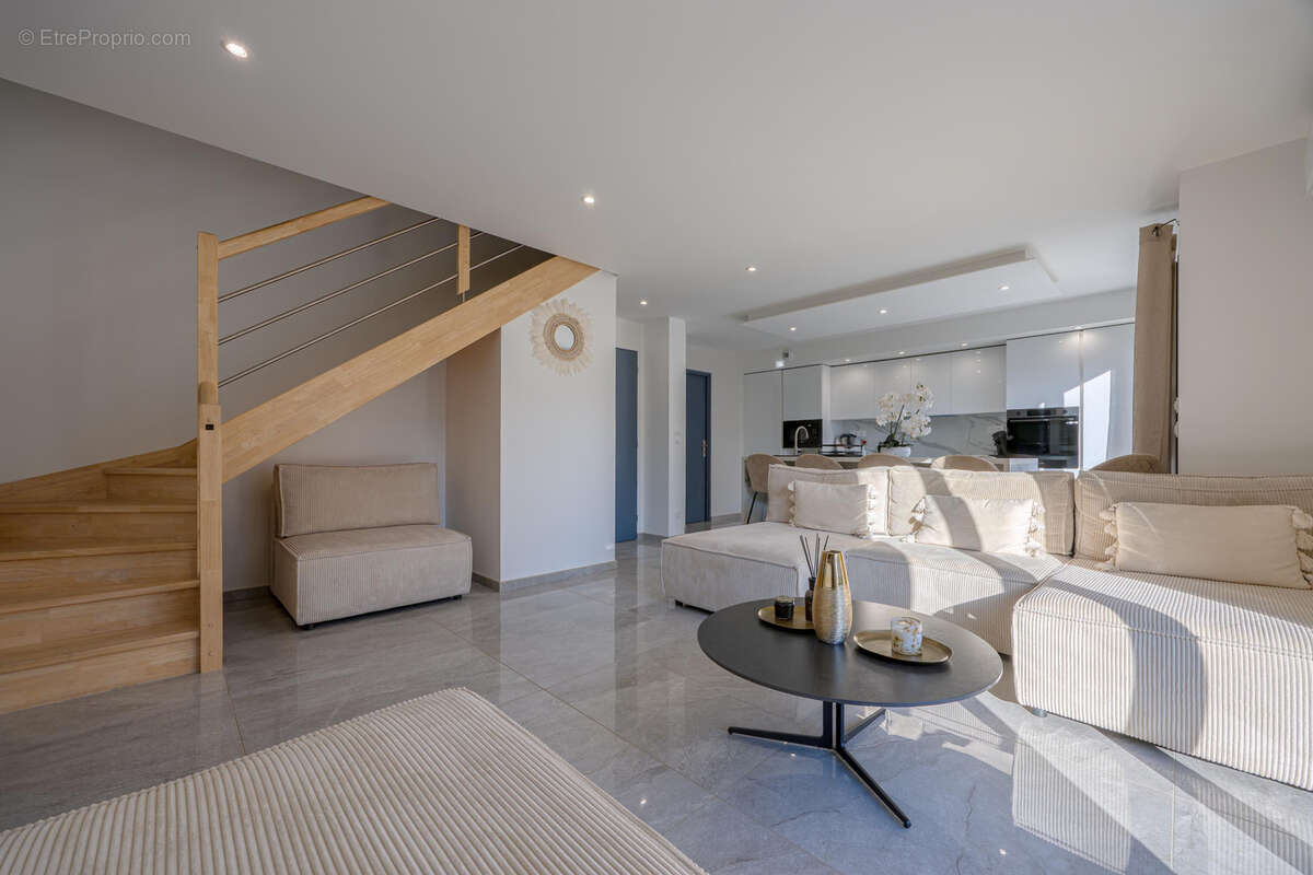 Maison à BRISON-SAINT-INNOCENT