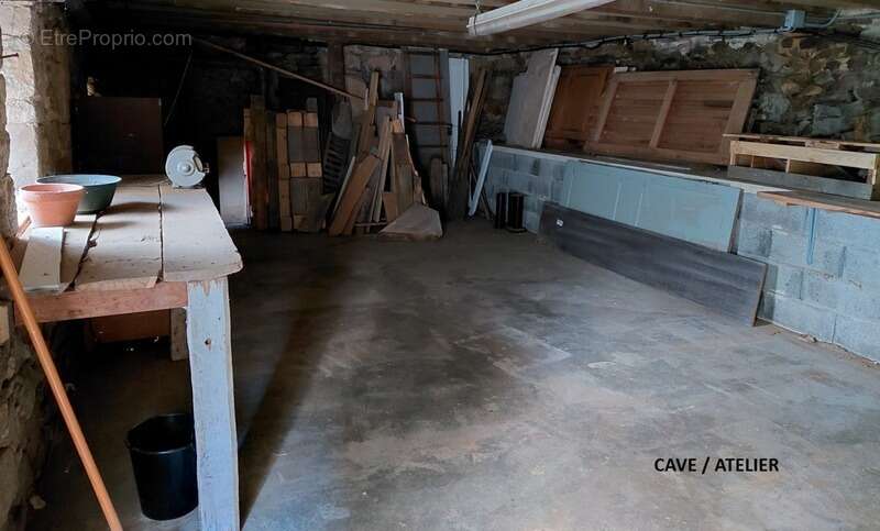 Grande maison rénovée de 220 m² avec atelier, terrasse panoramique et verger – Mourjou (Puycapel  cantal) - photo 23