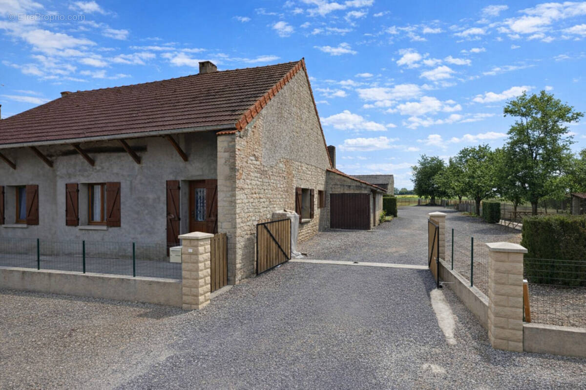 Maison à SAINT-MAURICE-EN-RIVIERE