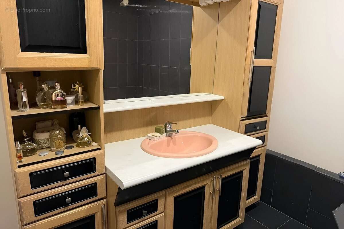 Appartement à SAINT-LAURENT-DU-VAR