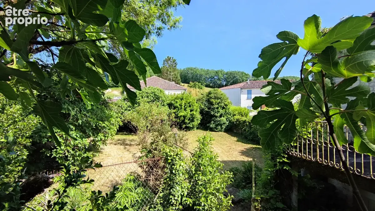 Maison de hameau a restaurer avec terrasse caves et jardin cloturé - photo 5