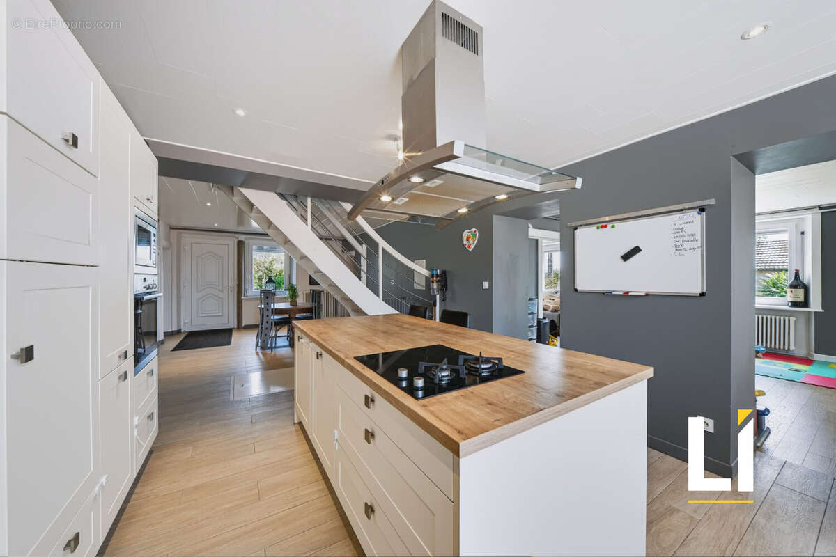 Maison 236 m² à Les Ecorces  - photo 3