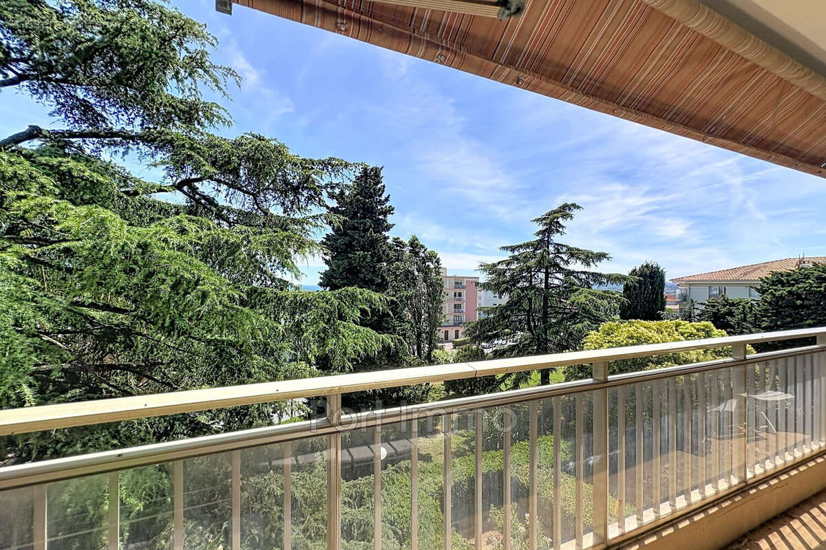 Appartement à SAINT-LAURENT-DU-VAR