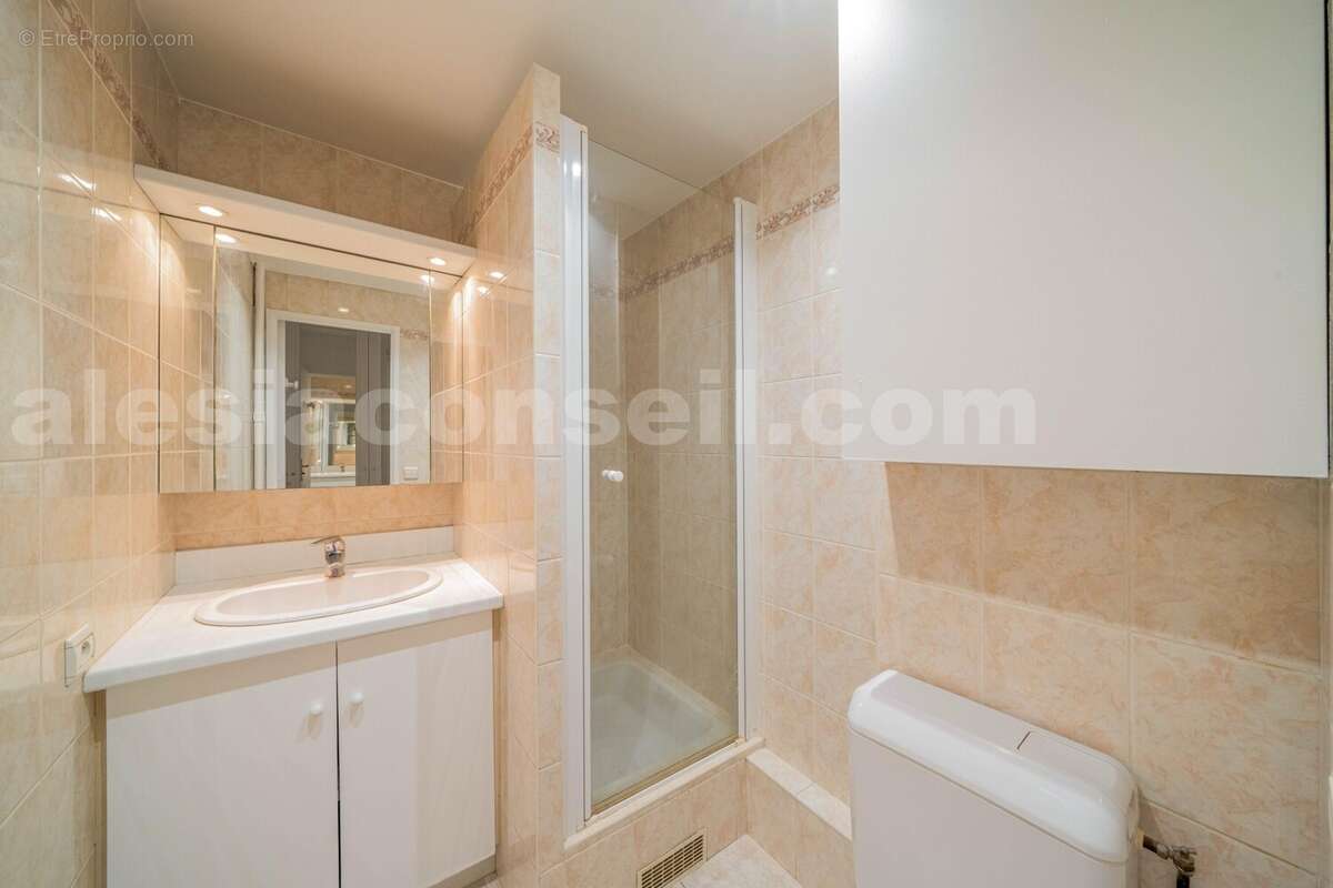 core70-pelt-sdb - Appartement à PARIS-14E