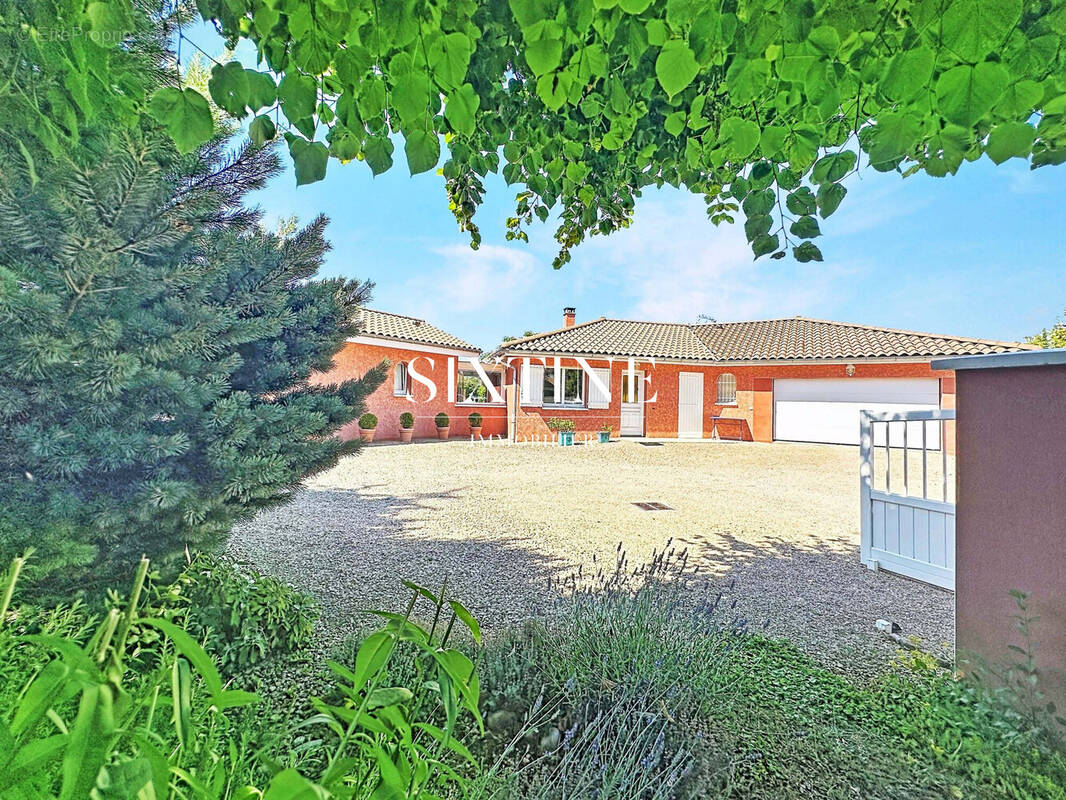 Maison 160 m² à Satolas-Et-Bonce  - photo 2