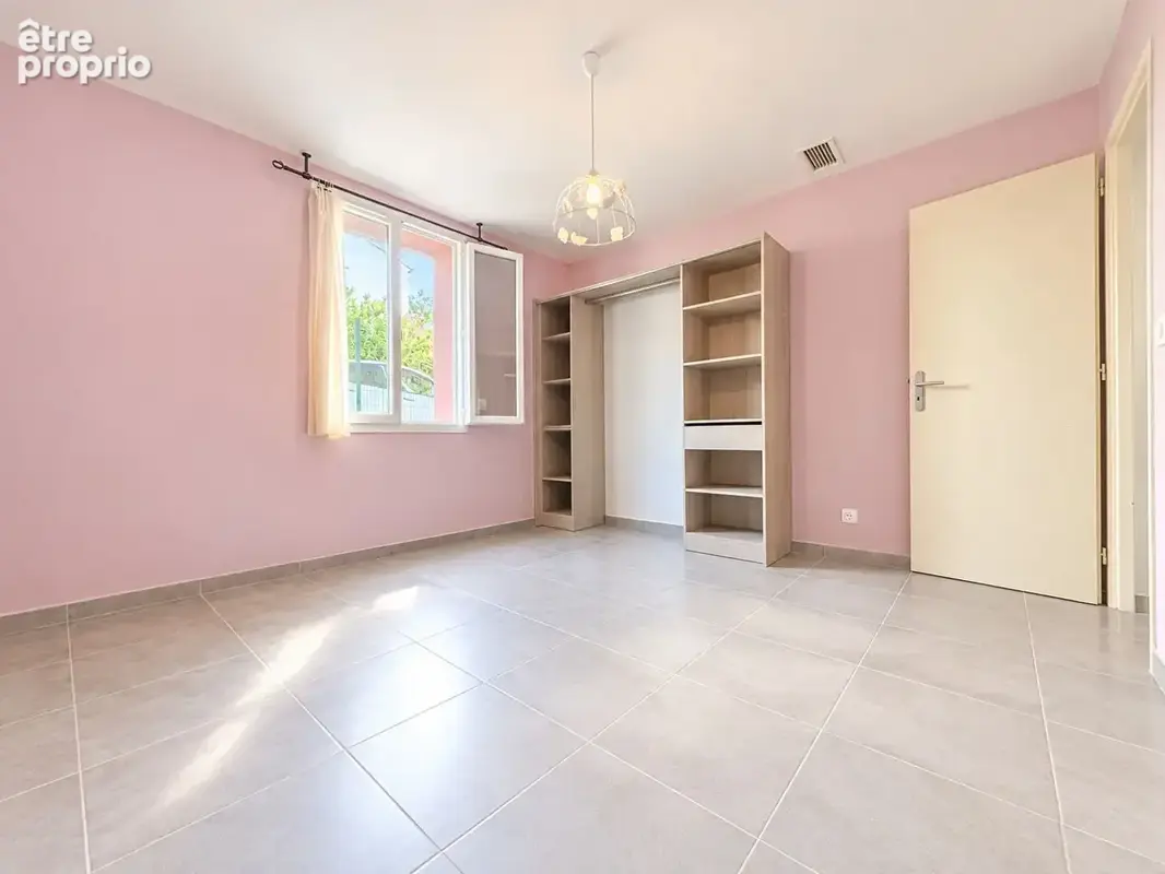 T4 avec grand jardin aménagé, dépendance et stationnements ! - photo 6