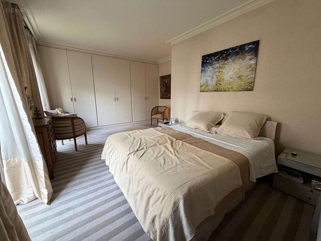Appartement à NEUILLY-SUR-SEINE
